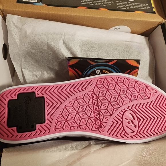 Heelys Wheeled Shoes - Picture 3 of 3
